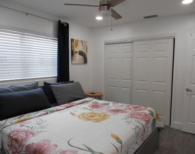 817 Nw 30th Court - Photo Thumbnail 10
