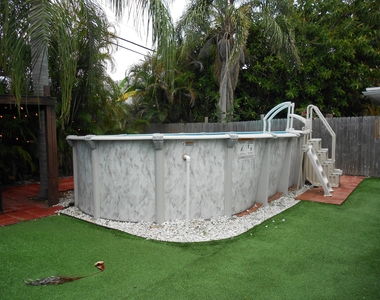 817 Nw 30th Court - Photo Thumbnail 2