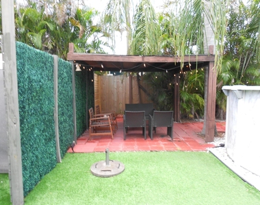 817 Nw 30th Court - Photo Thumbnail 15