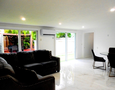 817 Nw 30th Court - Photo Thumbnail 3