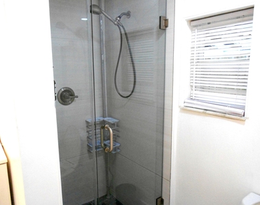 817 Nw 30th Court - Photo Thumbnail 12