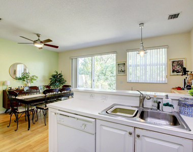 11705 Nw 47th Drive - Photo Thumbnail 6