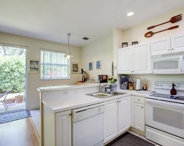 11705 Nw 47th Drive - Photo Thumbnail 9