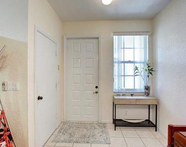 11705 Nw 47th Drive - Photo Thumbnail 4