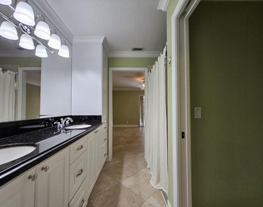 7526 Pinewalk Drive S - Photo Thumbnail 9