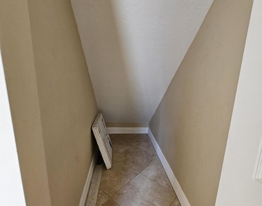 7526 Pinewalk Drive S - Photo Thumbnail 12