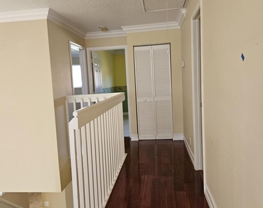 7526 Pinewalk Drive S - Photo Thumbnail 16