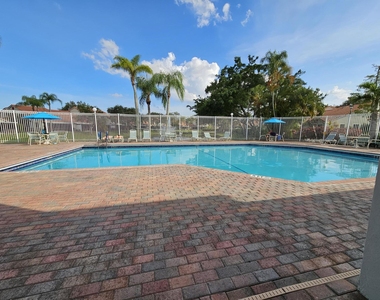 7526 Pinewalk Drive S - Photo Thumbnail 25