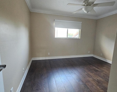 7526 Pinewalk Drive S - Photo Thumbnail 21