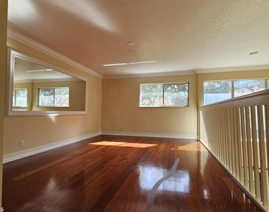 7526 Pinewalk Drive S - Photo Thumbnail 14