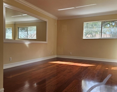 7526 Pinewalk Drive S - Photo Thumbnail 13