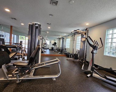 7526 Pinewalk Drive S - Photo Thumbnail 24