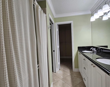 7526 Pinewalk Drive S - Photo Thumbnail 5