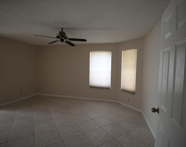 7342 Pinewalk Drive S - Photo Thumbnail 10