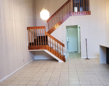 7342 Pinewalk Drive S - Photo Thumbnail 4