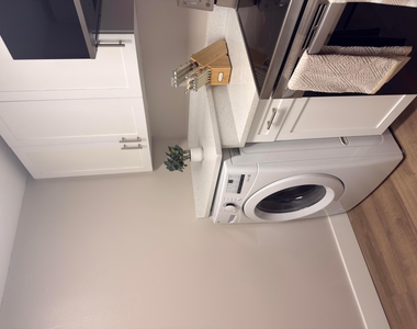 2060 Greenview Shores Boulevard - Photo Thumbnail 17