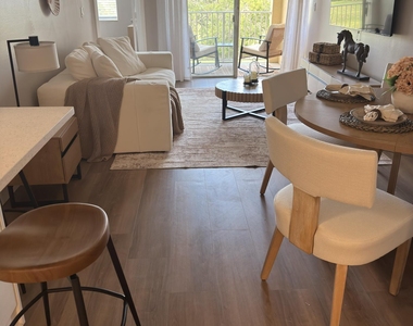 2060 Greenview Shores Boulevard - Photo Thumbnail 18