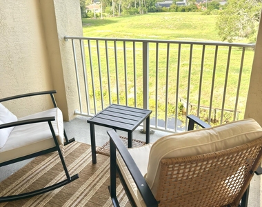2060 Greenview Shores Boulevard - Photo Thumbnail 9