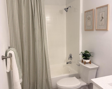 2060 Greenview Shores Boulevard - Photo Thumbnail 11