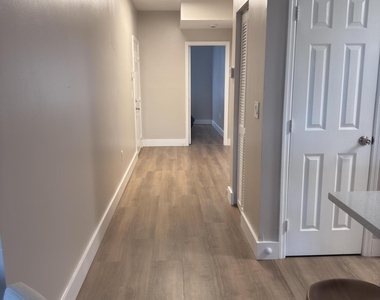 2060 Greenview Shores Boulevard - Photo Thumbnail 14