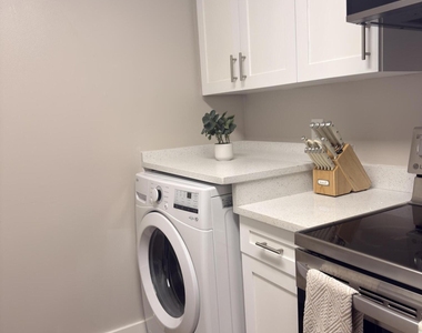 2060 Greenview Shores Boulevard - Photo Thumbnail 15