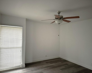 855 Nw 80th Way - Photo Thumbnail 1