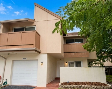 855 Nw 80th Way - Photo Thumbnail 9
