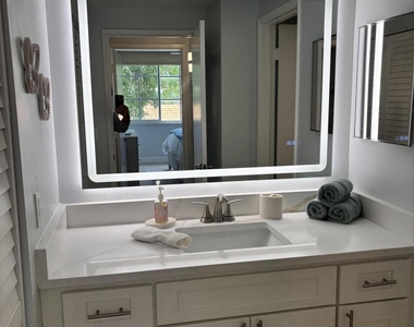 123 Yacht Club Way - Photo Thumbnail 10