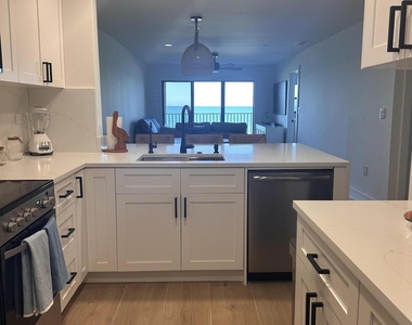 7430 S Ocean Drive - Photo Thumbnail 10