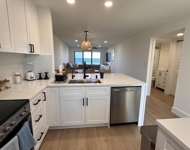 7430 S Ocean Drive - Photo Thumbnail 6