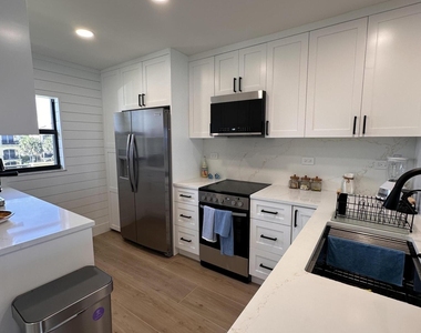 7430 S Ocean Drive - Photo Thumbnail 8
