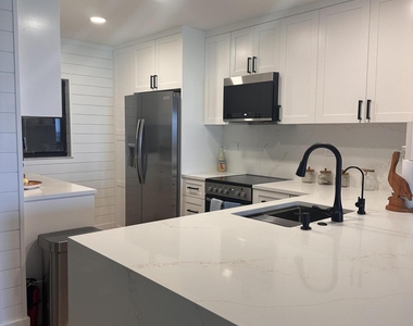 7430 S Ocean Drive - Photo Thumbnail 23