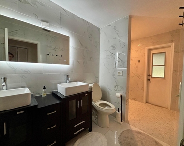 325 Knotty Wood Lane - Photo Thumbnail 31