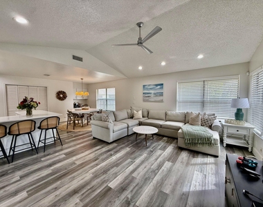 325 Knotty Wood Lane - Photo Thumbnail 12
