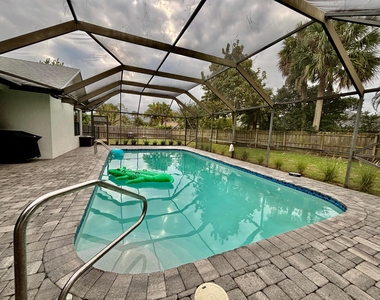 325 Knotty Wood Lane - Photo Thumbnail 14