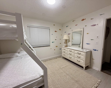 325 Knotty Wood Lane - Photo Thumbnail 28