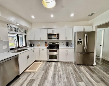 325 Knotty Wood Lane - Photo Thumbnail 8