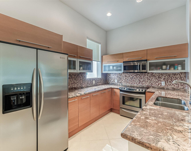 727 Ne 4th Avenue - Photo Thumbnail 9