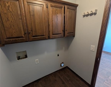 10133 Bromley Court - Photo Thumbnail 17