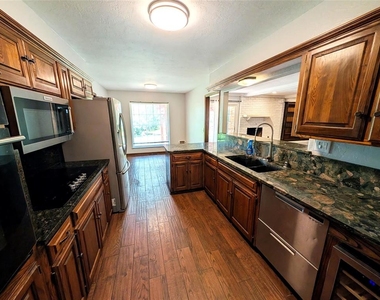 10133 Bromley Court - Photo Thumbnail 6