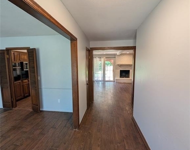 10133 Bromley Court - Photo Thumbnail 2