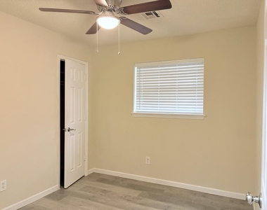 711 Meadowlake Drive - Photo Thumbnail 12