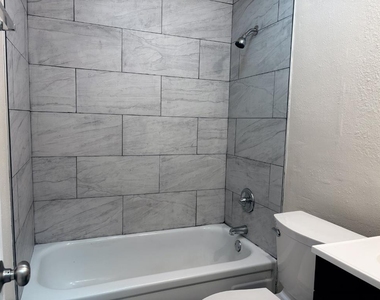 711 Meadowlake Drive - Photo Thumbnail 14