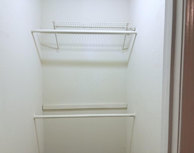 711 Meadowlake Drive - Photo Thumbnail 9