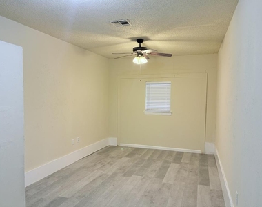 711 Meadowlake Drive - Photo Thumbnail 7