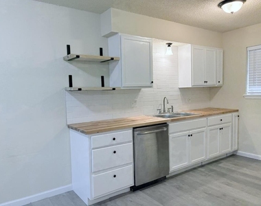 711 Meadowlake Drive - Photo Thumbnail 3