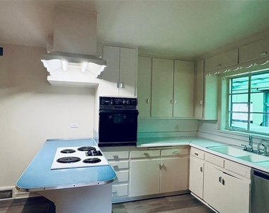 5305 N Walker Avenue - Photo Thumbnail 3