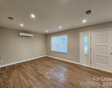 1531 E Liberty Street - Photo Thumbnail 5