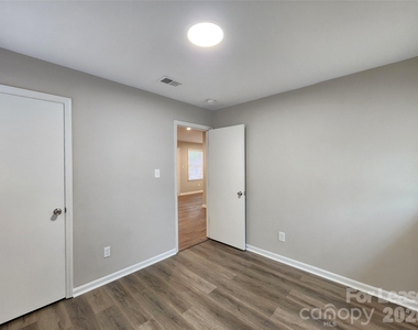1531 E Liberty Street - Photo Thumbnail 7