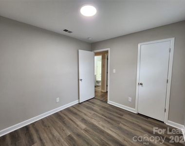 1531 E Liberty Street - Photo Thumbnail 13